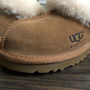 UGG Kids Slippers (NWOT)